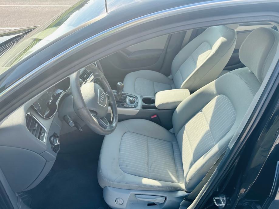 Audi A4, 2012g, servisiran, 2 seta guma, fotografija 8