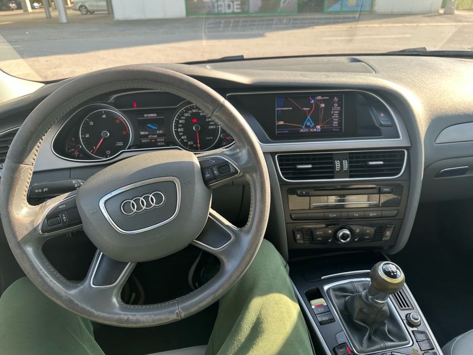 Audi A4, 2012g, servisiran, 2 seta guma, fotografija 9