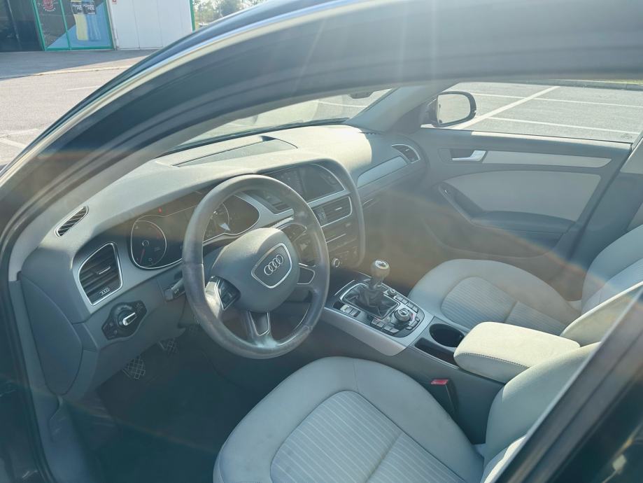Audi A4, 2012g, servisiran, 2 seta guma, fotografija 12