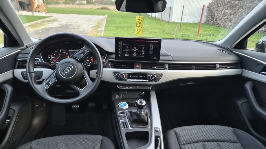 Audi A4 35 TFSI Edition 10, 2023. godište – 22.000 km, jamstvo, fotografija 4