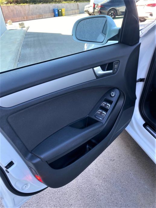 Očuvani Audi A4 Avant 2,0 TDI 2012.god., fotografija 11