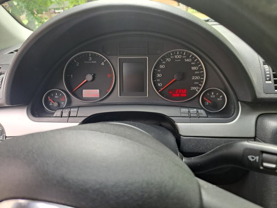 Audi A4 Avant 2,0 TDI, fotografija 10