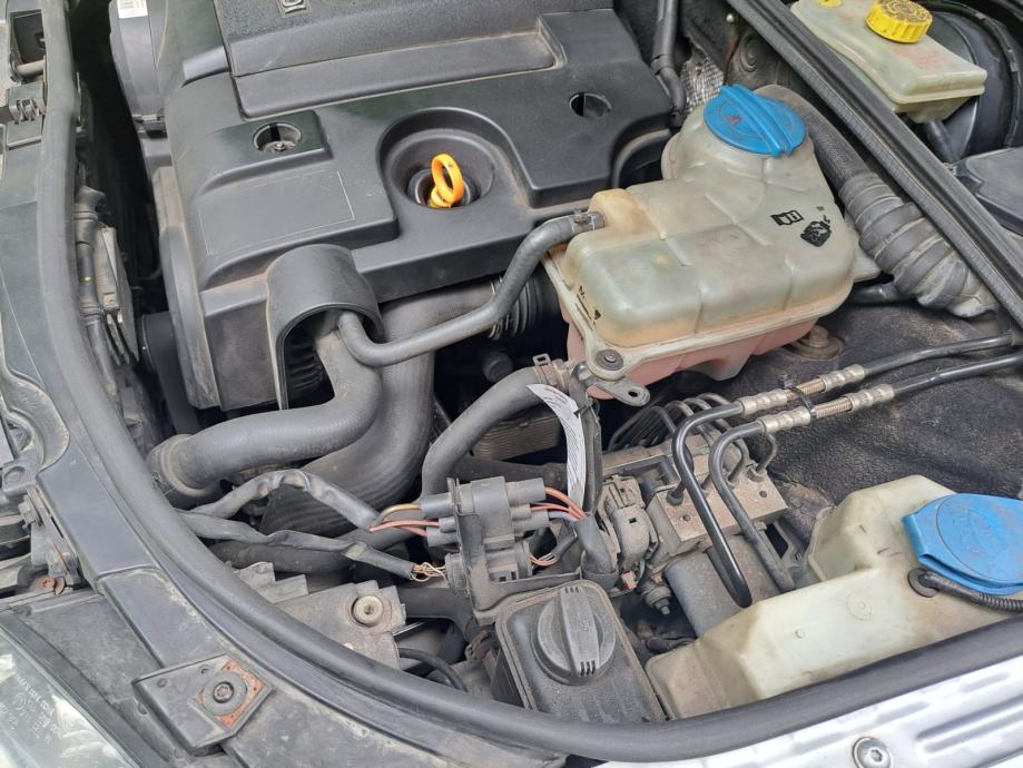 Audi A4 Avant 2,0 TDI, fotografija 12