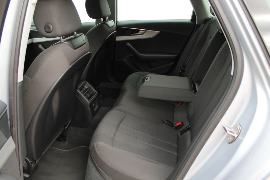 Audi A4 Avant 30 TDI S tr, fotografija 11