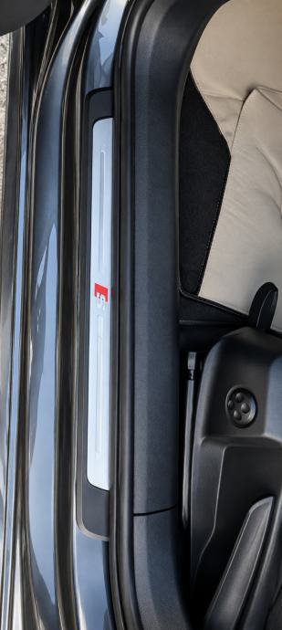 Audi A4 Avant 35 TDI S LINE / HR / VELIKI SERVIS !, fotografija 16