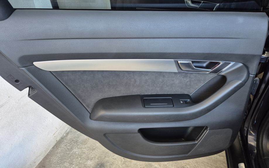 AUDI A6 AVANT 2.0 TDI, BOGATO OPREMLJEN, ODRŽAVAN I UREDNO SERVISIRAN, fotografija 18