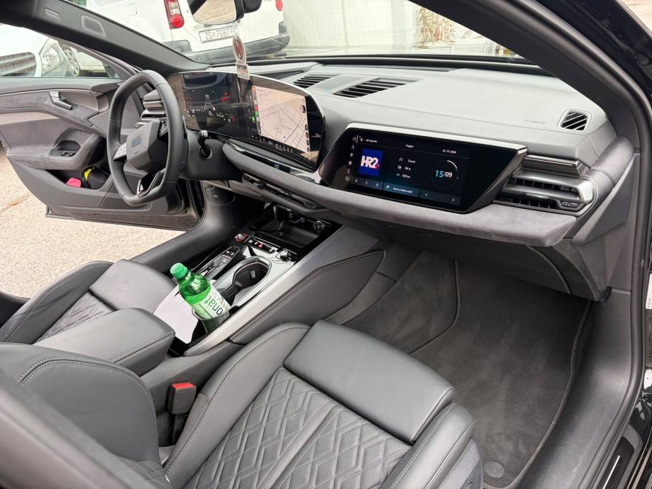 Audi A6 Avant 2.0 Turbo Hybrid 2025. Ful oprema, 10.800 km, 83.000 €, fotografija 11