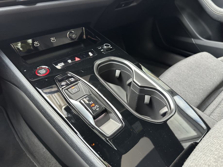 Audi A6 e-hybrid *Q*S LINE*PANO*360°*EDITION*B&0*SOFT*ZRAČNI*EDITION*, fotografija 15