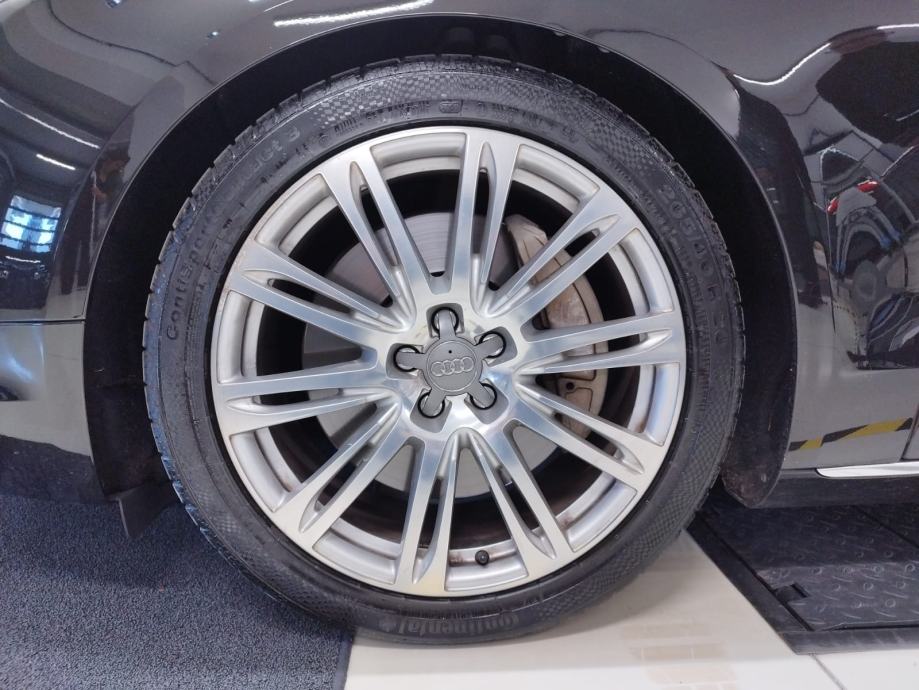 Audi A8 4.0 TFSI | 42.000 km | 435 ks, fotografija 19