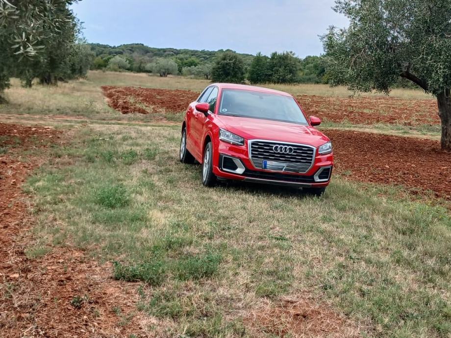 Audi Q2 • 2017 • 1.6 TDI • Garažiran • Servis. knjižica • Reg. do 8/27, fotografija 13