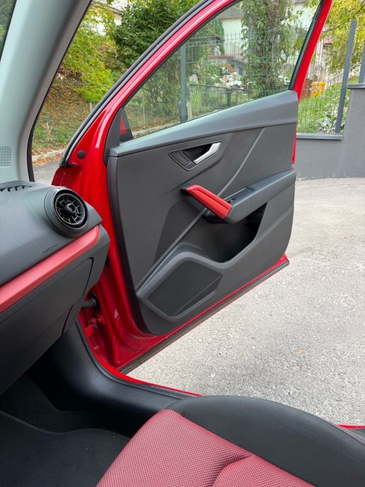 Audi Q2 Sport 1.0 benzin, 2019., 95k km, servisna, 2 seta Pirelli guma, fotografija 17