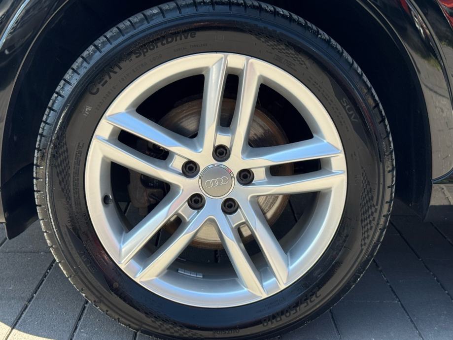 Audi Q3 2,0 TDI / S LINE / BIXENON / ALU / PDC / 150ks / JAMSTVO, fotografija 10