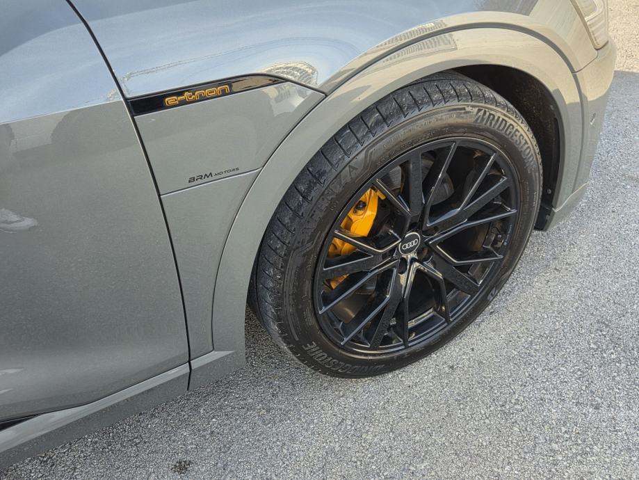 Audi Q8 e-tron 55 Quattro 2xS-LINE -ORANGE BLACK EDITION --2022.g.--, fotografija 18