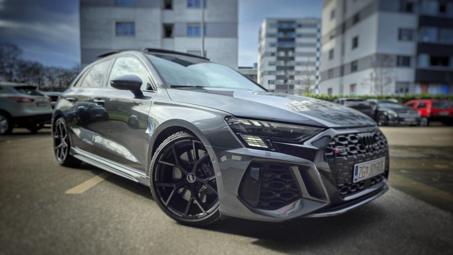 Audi RS3 quattro, full oprema, jamstvo do 2030.god, HR auto, fotografija 7
