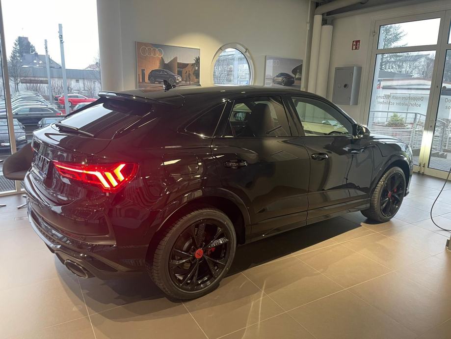 Audi RSQ3