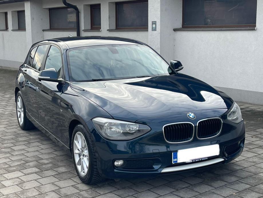 BMW 1 116 ( 2,0 ) D •• KAO NOVI, FULL OPREMA, GRIJANJE SJEDALA ••, fotografija 2