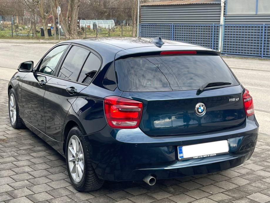 BMW 1 116 ( 2,0 ) D •• KAO NOVI, FULL OPREMA, GRIJANJE SJEDALA ••, fotografija 4