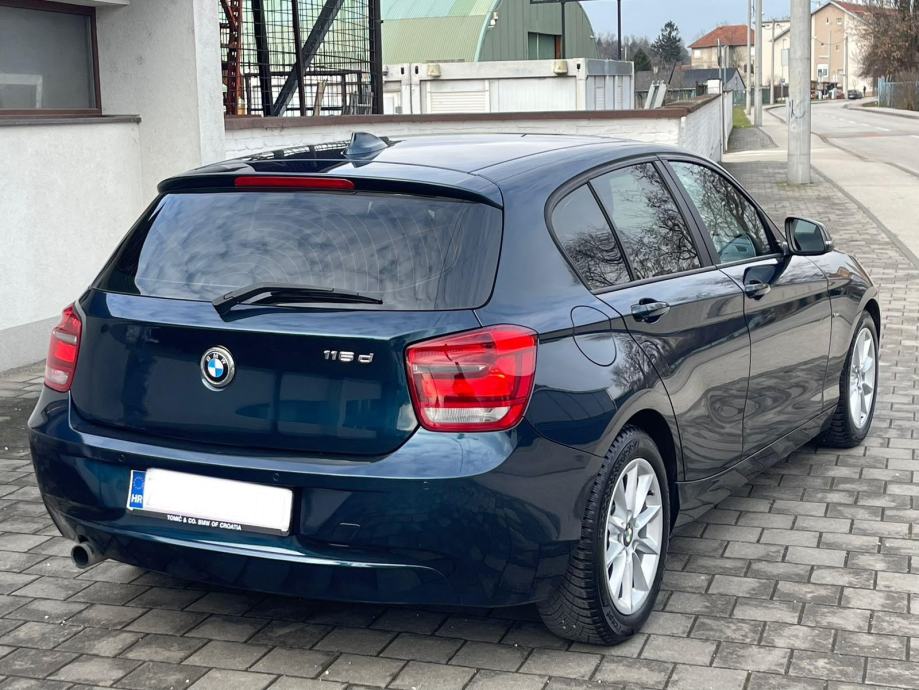 BMW 1 116 ( 2,0 ) D •• KAO NOVI, FULL OPREMA, GRIJANJE SJEDALA ••, fotografija 5