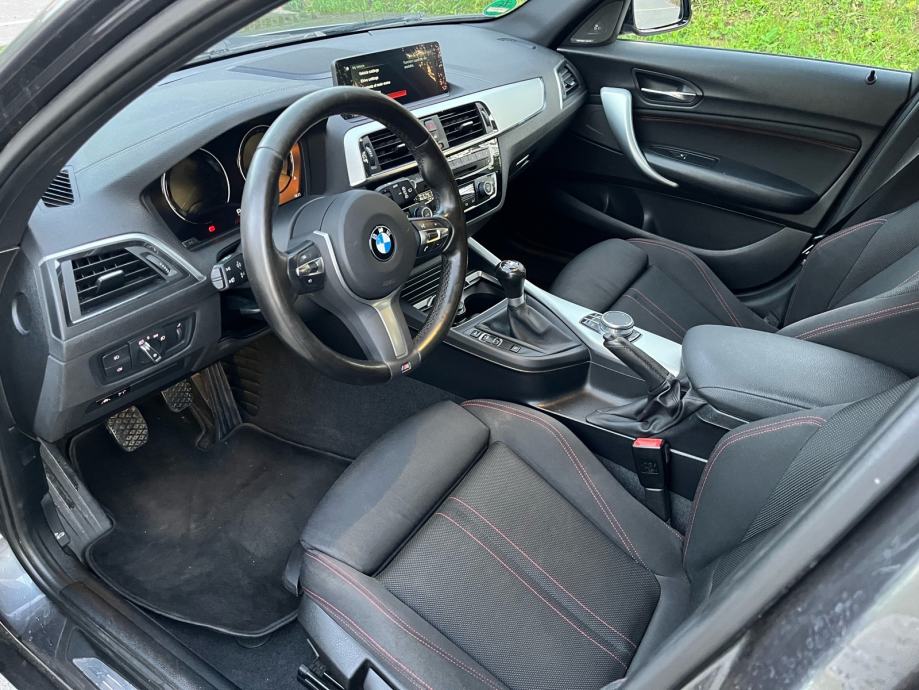 BMW 118D 2019g, fotografija 17