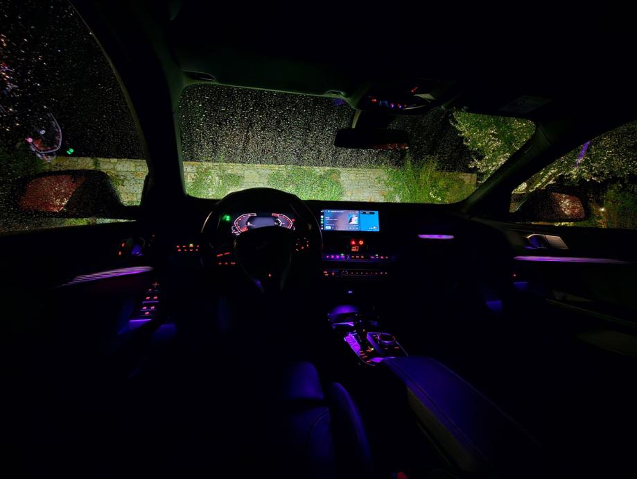 BMW 118i automatik, Virtual, Pano, Ambient, Sport elek gr. sj, Keyless, fotografija 13