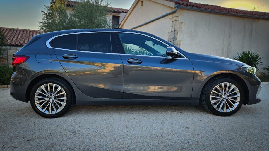 BMW 118i automatik, Virtual, Pano, Ambient, Sport elek gr. sj, Keyless, fotografija 2