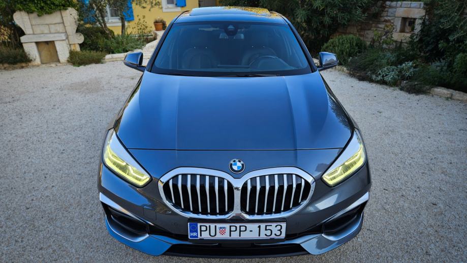 BMW 118i automatik, Virtual, Pano, Ambient, Sport elek gr. sj, Keyless, fotografija 8