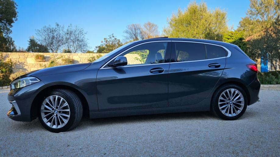 BMW 118i automatik, Virtual, Pano, Ambient, Sport elek gr. sj, Keyless, fotografija 6