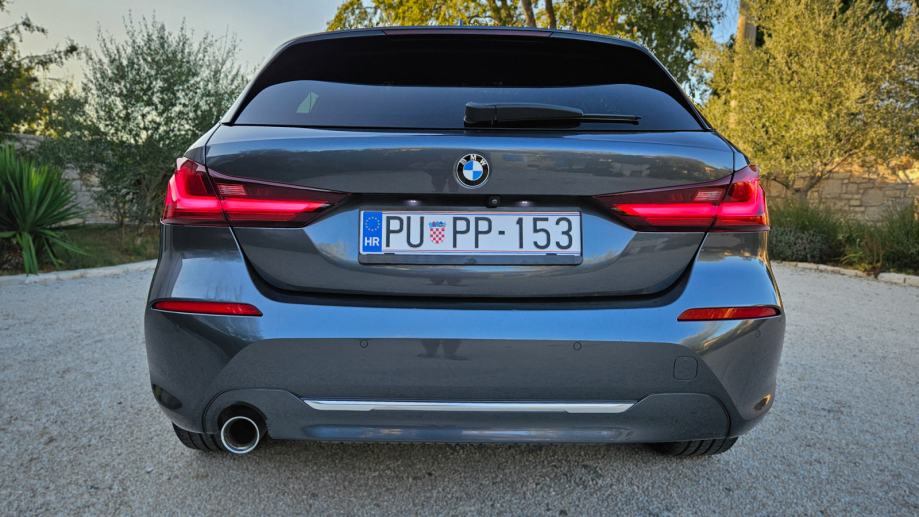 BMW 118i automatik, Virtual, Pano, Ambient, Sport elek gr. sj, Keyless, fotografija 4