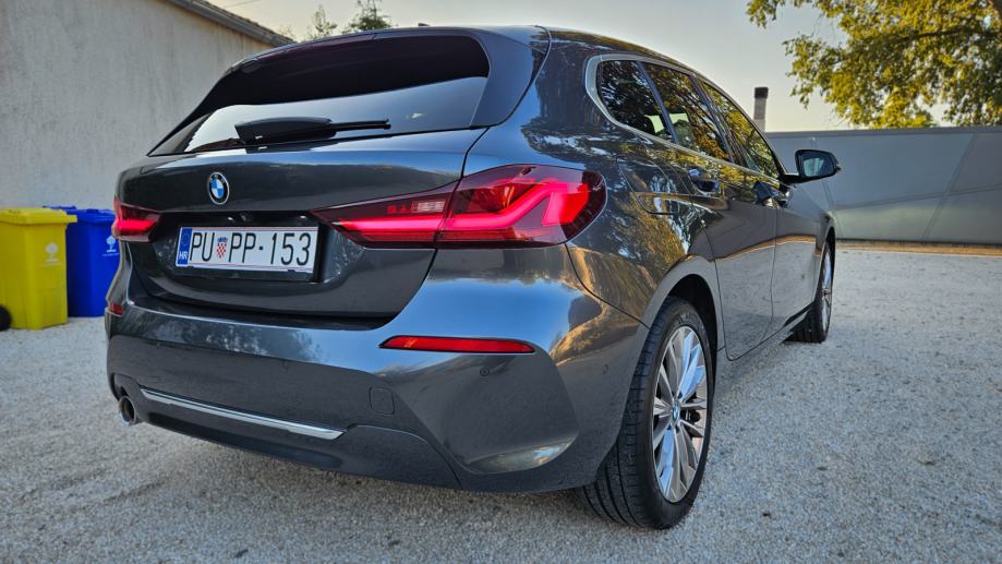 BMW 118i automatik, Virtual, Pano, Ambient, Sport elek gr. sj, Keyless, fotografija 3