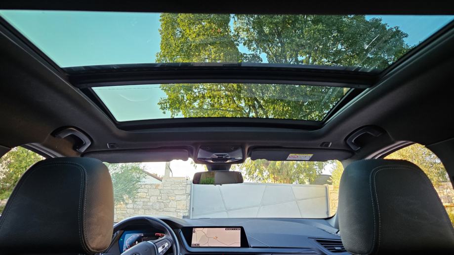 BMW 118i automatik, Virtual, Pano, Ambient, Sport elek gr. sj, Keyless, fotografija 12