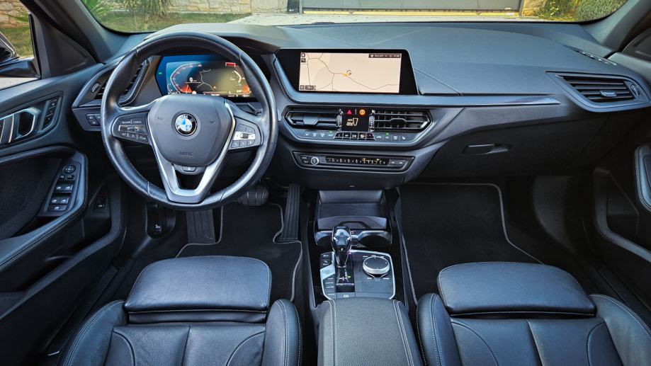 BMW 118i automatik, Virtual, Pano, Ambient, Sport elek gr. sj, Keyless, fotografija 10