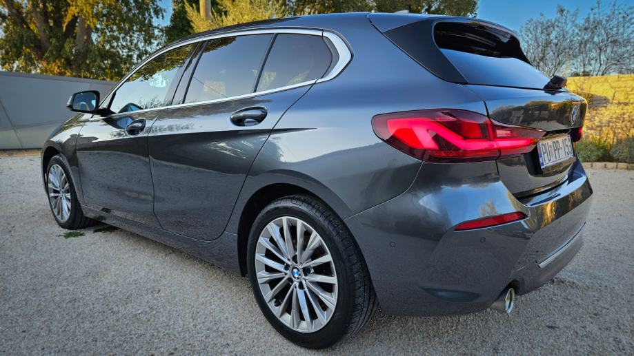 BMW 118i automatik, Virtual, Pano, Ambient, Sport elek gr. sj, Keyless, fotografija 5