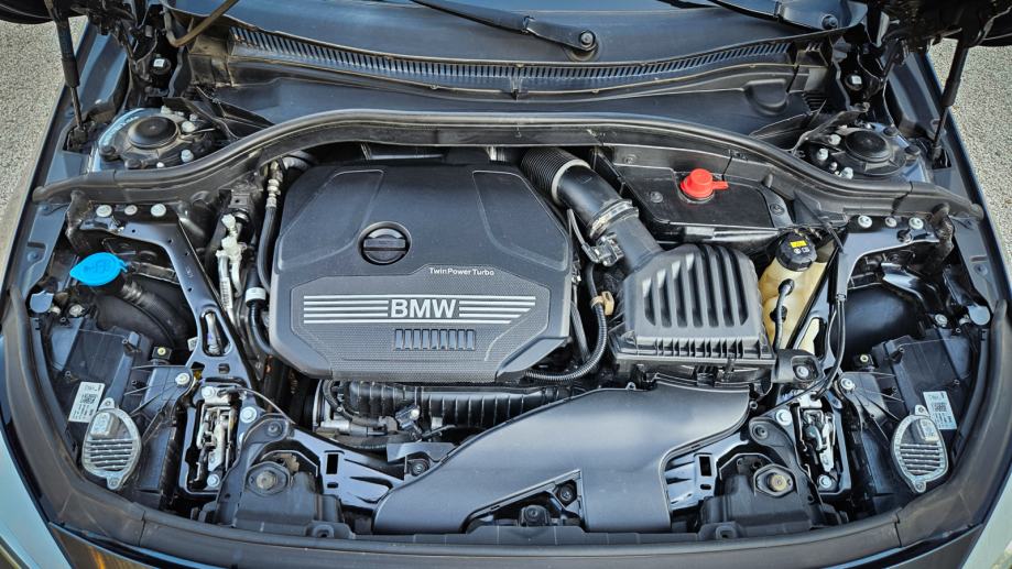 BMW 118i automatik, Virtual, Pano, Ambient, Sport elek gr. sj, Keyless, fotografija 15
