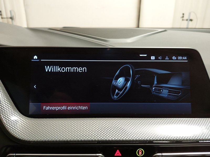 BMW 118i Luxury Line • električna peta vrata • Full LED, fotografija 19