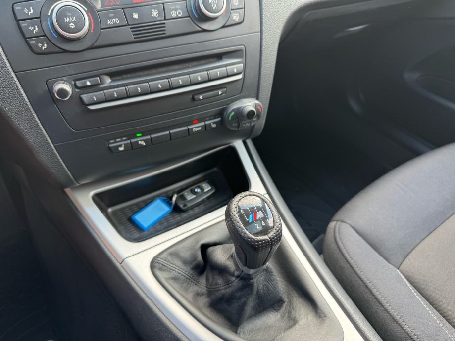 BMW 120d, M-PAKET, Panorama, Ekran, fotografija 11