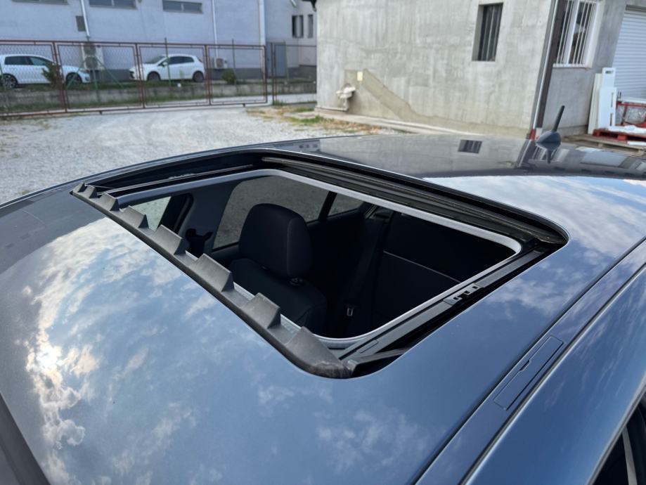 BMW 120d, M-PAKET, Panorama, Ekran, fotografija 13