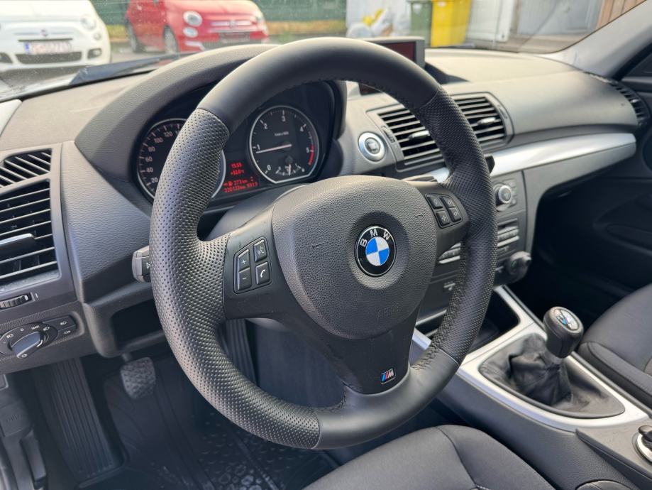 BMW 120d, M-PAKET, Panorama, Ekran, fotografija 9