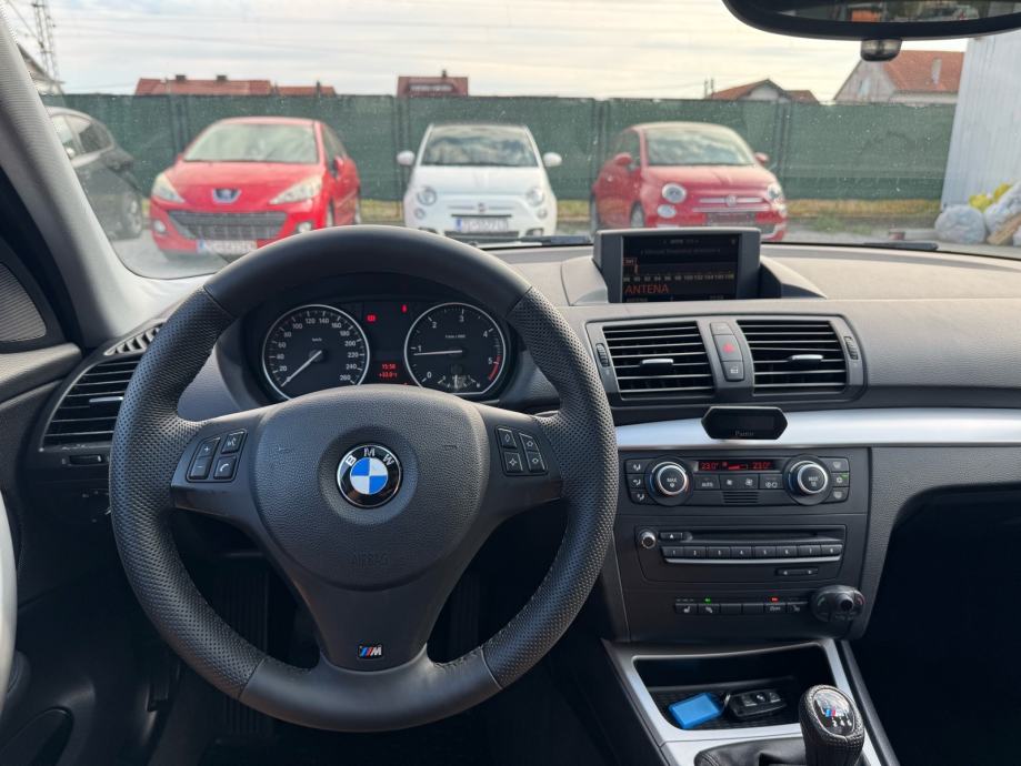 BMW 120d, M-PAKET, Panorama, Ekran, fotografija 10