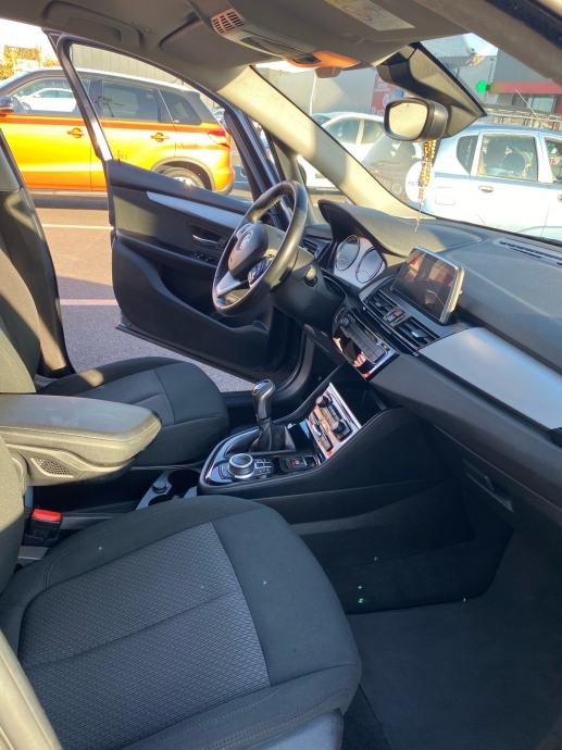 BMW 2 ACTIVE TURER 216D 2019GOD REG. DO 6.2027 GOD., fotografija 6
