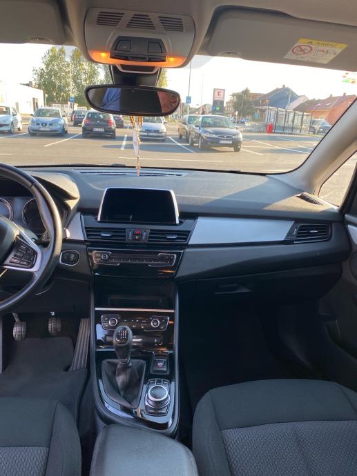 BMW 2 ACTIVE TURER 216D 2019GOD REG. DO 6.2027 GOD., fotografija 8