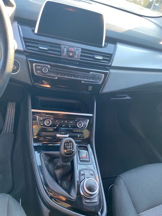 BMW 2 ACTIVE TURER 216D 2019GOD REG. DO 6.2027 GOD., fotografija 9