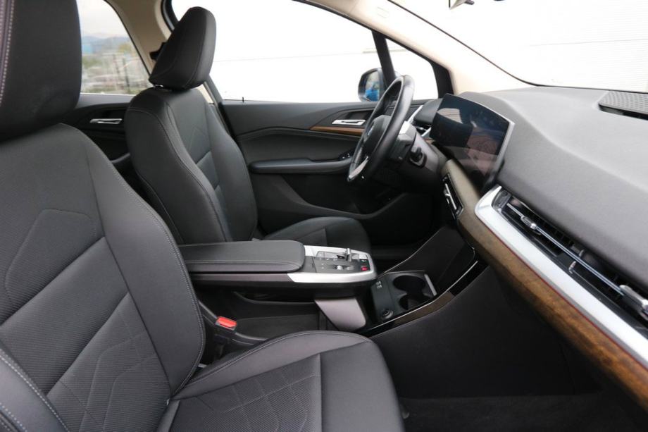 BMW 218 D Active Tourer Automatik Luxury Line VIRTUAL COCKPIT 150 KS, fotografija 7