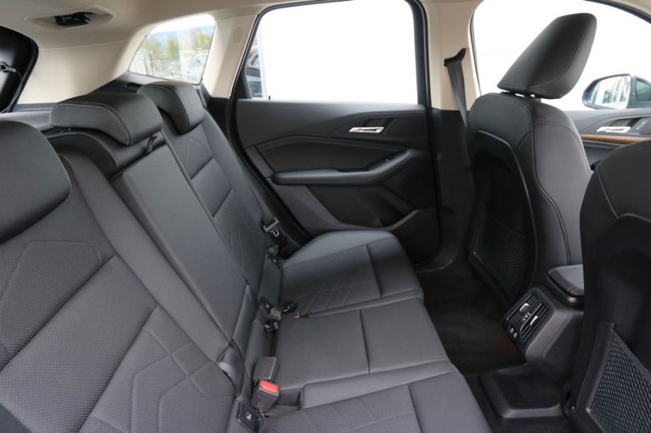 BMW 218 D Active Tourer Automatik Luxury Line VIRTUAL COCKPIT 150 KS, fotografija 8