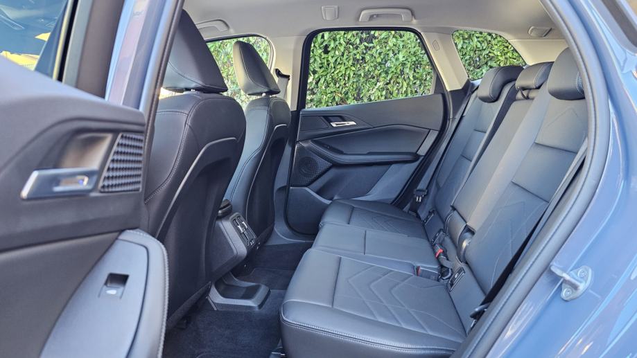 BMW 218D ACTIVE TOURER 2025 LUXURY LINE SERVISNA JAMSTVO, fotografija 15