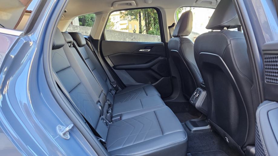 BMW 218D ACTIVE TOURER 2025 LUXURY LINE SERVISNA JAMSTVO, fotografija 16
