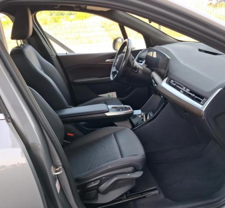 BMW 218d ACTIVE TOURER • AUTOMATIK 8G • NOVI MODEL • JAMSTVO, fotografija 6