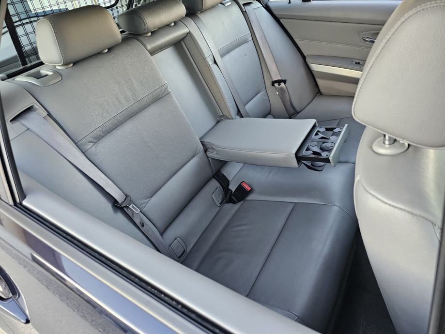 BMW 3 E90 E91 LCI 320d Tek reg. Urađeni svi servisi!! Top stanje!, fotografija 15