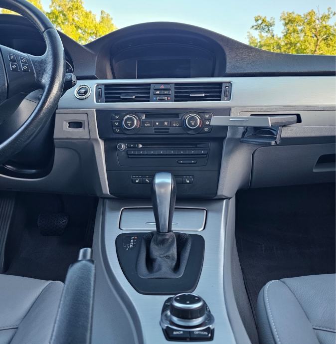 BMW 3 E90 E91 LCI 320d Tek reg. Urađeni svi servisi!! Top stanje!, fotografija 10