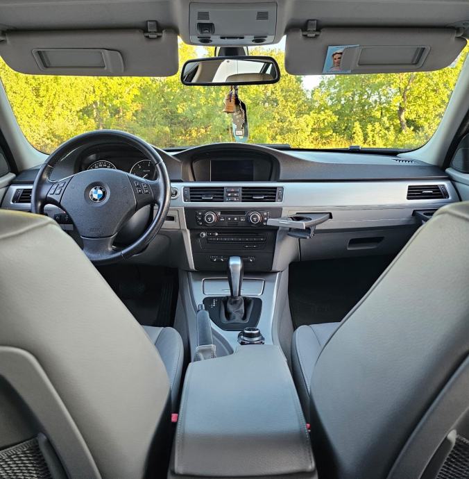 BMW 3 E90 E91 LCI 320d Tek reg. Urađeni svi servisi!! Top stanje!, fotografija 9