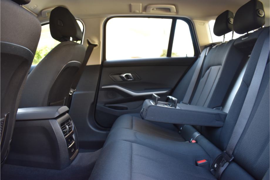 BMW 318d 2.0 Touring Automatik+F1,HeadUp,Android&Apple,Design-Facelift, fotografija 15